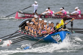 Maniobra de Urdaibai en aguas de Bermeo. (Juan Carlos RUIZ / ARGAZKI PRESS)