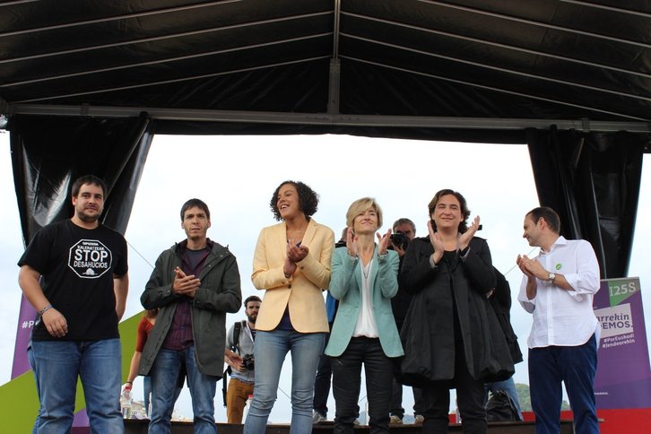 Ada Colau ha sido la invitada de Elkarrekin Podemos al acto de Donostia. (@PodemosEuskadi_)