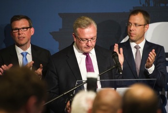 El candidato de la CDU Frank Henkel valora los resultados. (Steffi LOOS/AFP)