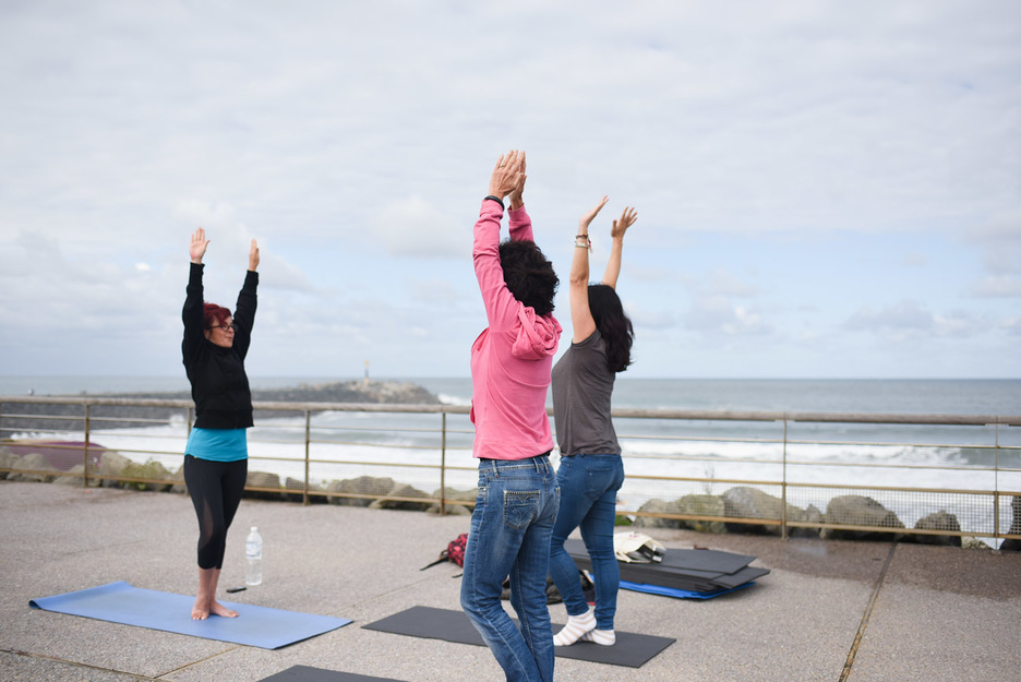 Yoga euskaraz gozatzeko parada eskaini zuten.