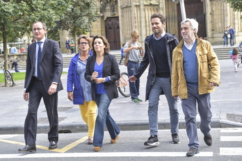 Soraya Sáez de Santamaría, esta tarde paseando por Donostia. (Idoia ZABALETA/ARGAZKI PRESS)
