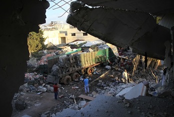 Camiones con ayuda humanitaria atacados en las inmediaciones de Alepo. (Omar HAJ KADOUR/AFP)