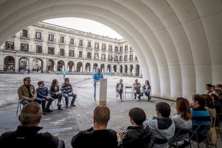 Acto en Gasteiz con Miren Larrion y Joseba Asiron. (Jaizki FONTANEDA/ARGAZKI PRESS)