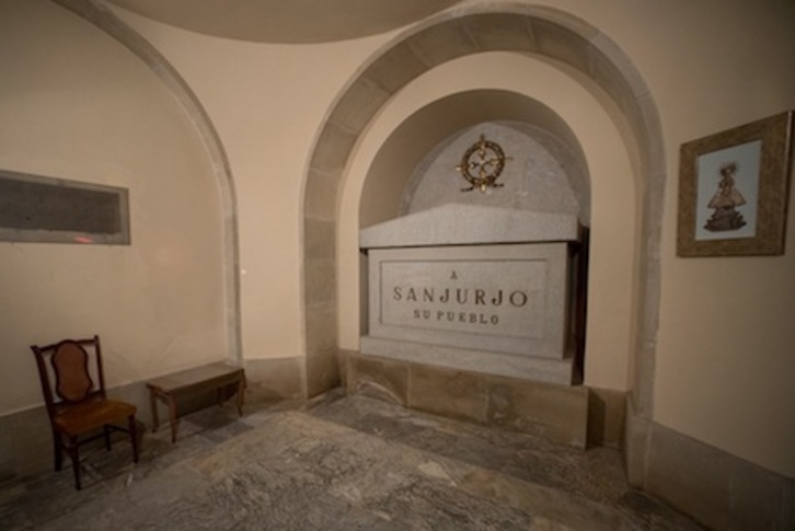 Imagen del sepulcro en el que estuvieron enterrados los restos del general Sanjurjo durante décadas en el Monumento a los Caídos de Iruñea. (Iñigo URIZ/ARGAZKI PRESS)