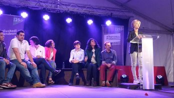 Pili Zabala ha cerrado la campaña en Zarautz. (@PodemosEuskadi_)
