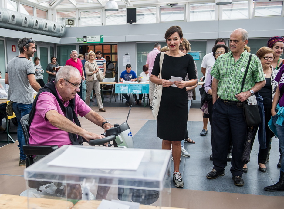 Etorkizunera begira, gaur «urrats garrantzitsu bat» emango dela esan du Jasone Agirrek bozkatzean. (ARGAZKI PRESS)