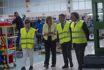 Iñigo Urkullu ha visitado la empresa Bombardier un día después de las elecciones. (Luis JAUREGIALTZO/ARGAZKI PRESS)