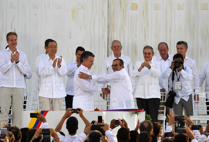 Las FARC y el Gobierno de Colombia han sellado el acuerdo en Cartagena. (Luis ACOSTA / AFP)