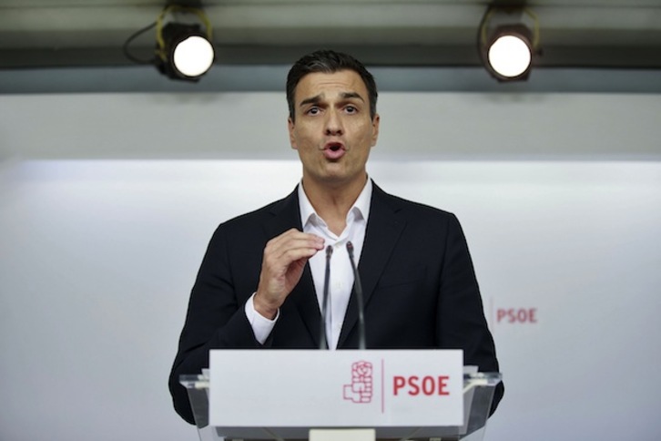 Pedro Sánchez, durante su comparecencia en Ferraz. (Gonzalo ARROYO / AFP)