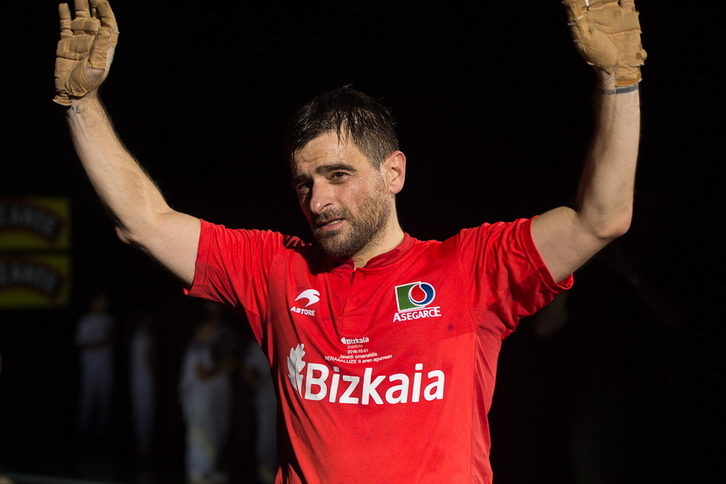 Pablo Berasaluze ha sido homenajeado en su despedida. (Monika DEL VALLE / ARGAZKI PRESS)