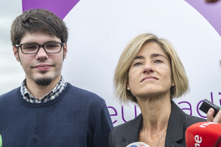 Lander Martínez y Pili Zabala, durante la presentación de la candidatura de Elkarrekin Podemos. (Marisol RAMIREZ / ARGAZKI PRESS) 