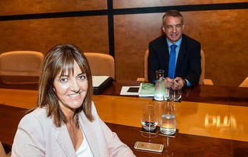 Idoia Mendia e Iñigo Urkullu, en su reunión en Sabin Etxea. (Luis JAUREGIALTZO / ARGAZKI PRESS)