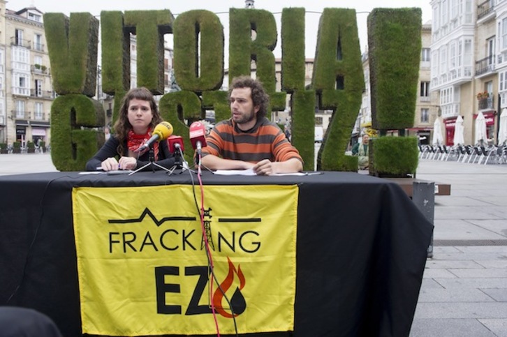 Comparecencia de la plataforma Fracking Ez en Gasteiz. (Raúl BOGAJO / ARGAZKI PRESS)