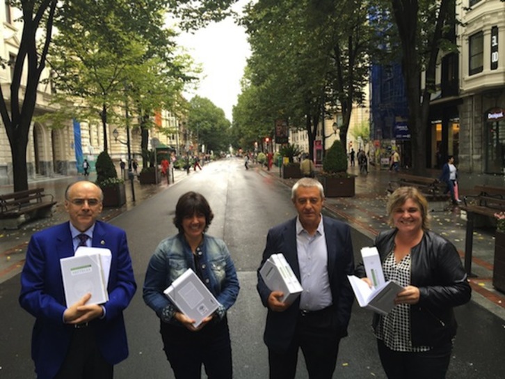 Euskaltzaindiaren Hiztegiaren bigarren argitaraldiaren aurkezpena, Bilbon. (@plazaberri)