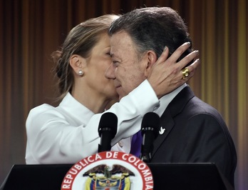 Santos, junto a su pareja, tras recibir el Premio Nobel de la Paz 2016. (Guillermo LEGARIA / AFP)