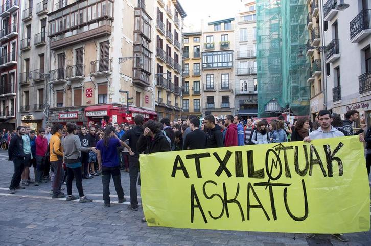 Concentración en contra de las detenciones tras el desalojo. (Iñigo URIZ/ARGAZKI PRESS)
