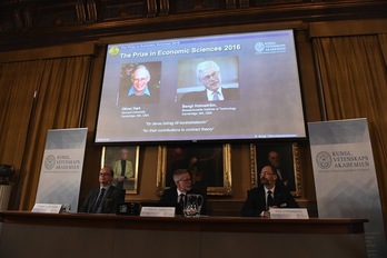 Bengt Holmström y Oliver Hart han sido galardonados con el Nobel de Economía. (Jonathan NACKSTRAND/AFP)