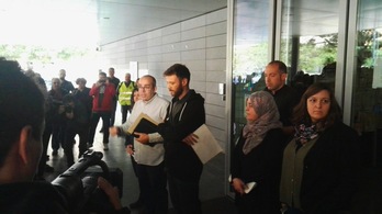 Los miembros del equipo de gobierno de Badalona que han abierto las dependencias municipales. (@cupnacional)