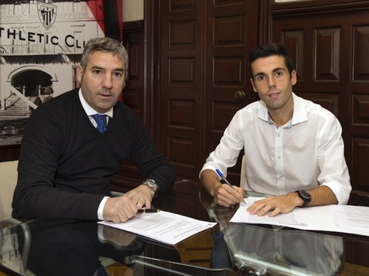 Josu Urrutia, Athleticeko presidentea, eta Markel Susaeta. (ATHLETIC CLUB)