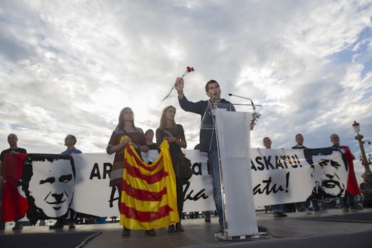 Rodriguez, Jacinto eta Zabaleta, iaz Donostian Rafa Diez eta Arnaldo Otegiren askatasuna galdegiteko manifestazioan. (Juan Carlos RUIZ/ARGAZKI PRESS)