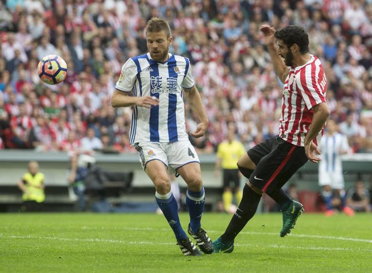 Tentsio handiko derbia izan da San Mamesekoa. (Monika DEL VALLE/ARGAZKI PRESS)