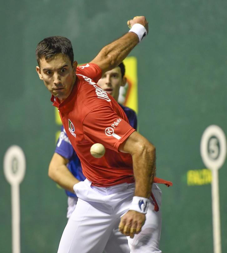 Urrutikoetxeak aise garaitu du Altuna. (Juan Carlos RUIZ/ARGAZKI PRESS)