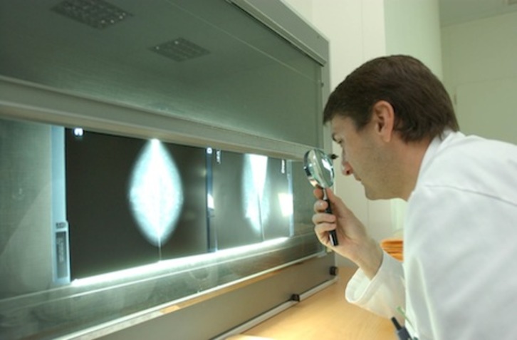 El año pasado se dejaron de detectar 1.897 tumores en la CAV. (Juan Carlos RUIZ/FOKU)