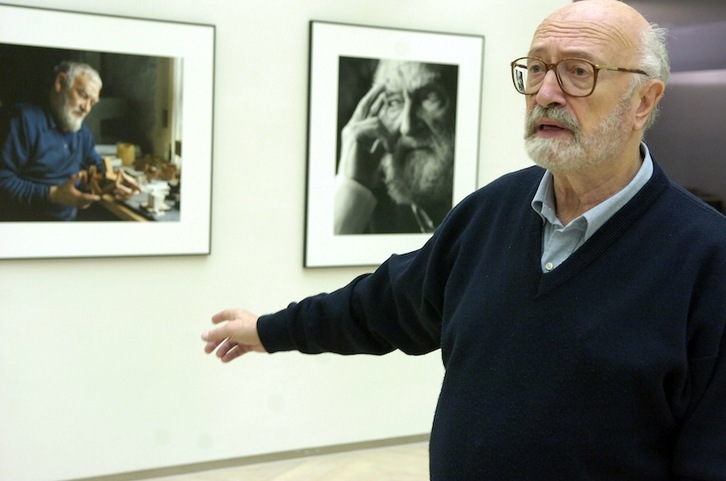 Fernando Larruquert, en una exposición en el Kursaal sobre la vida y obra de Jorge Oteiza. (Imanol OTEGI/ARGAZKI PRESS)
