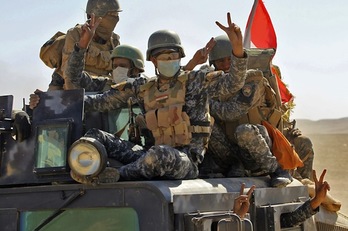 Estatu Islamikoari Mosulen kontrola kentzeko operazioan parte hartzen ari diren soldadu irakiarrak. (Ahmad AL-RUBAYE/AFP)