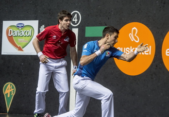 Irribarria no ha podido hacer nada ante el vigente campeón del 4 1/2 Urrutikoetxea. (Marisol RAMIREZ | ARGAZKI PRESS)