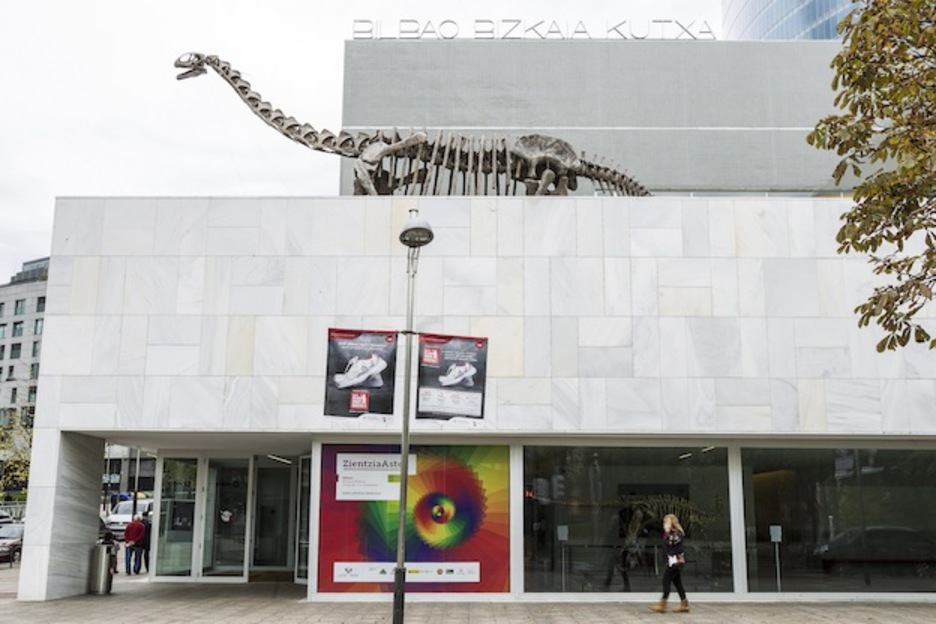 Oteando el horizonte desde lo alto.  (Aritz LOIOLA / ARGAZKI PRESS)