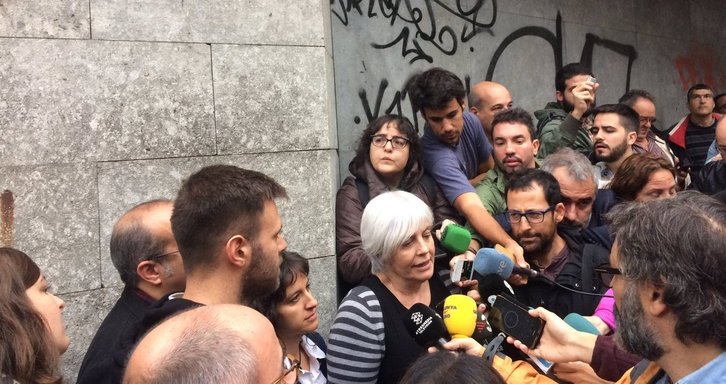 Los concejales citados a declarar han atendido a la prensa antes de entrar en el juzgado de Badalona. (@jordisanchezp)