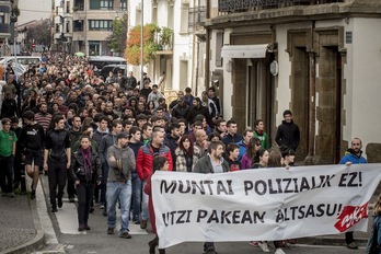 Más de 2.000 personas denunciaron «un nuevo montaje policial» en Altsasu. (Jaizki FONTANEDA / ARGAZKI PRESS)