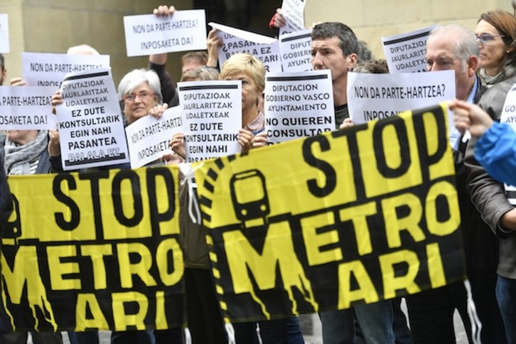 Satorralaiaren kontzentrazio bat Gipuzkoako Aldundiaren aurrean. (Juan Carlos RUIZ / ARGAZKI PRESS)