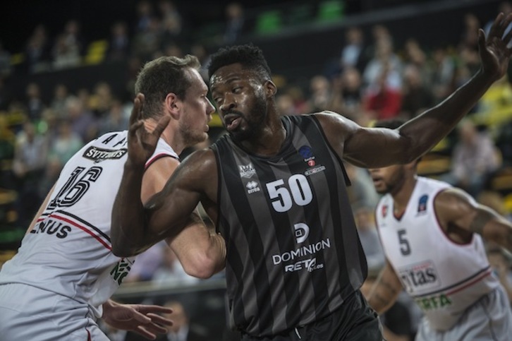 Micheal Eric ha sido decisivo en los momentos finales. (Marisol RAMÍREZ / ARGAZKI PRESS)