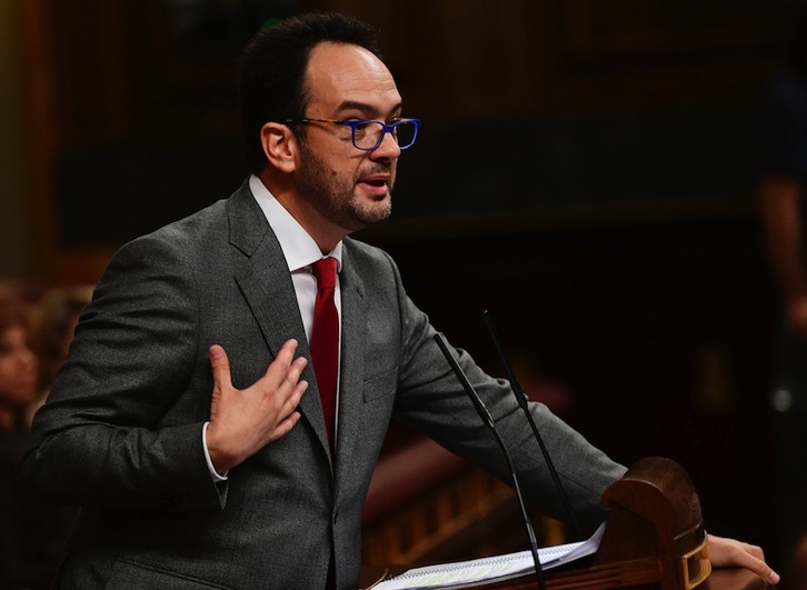 Antonio Hernando, durante su intervención. (Gerard JULIEN/AFP) 
