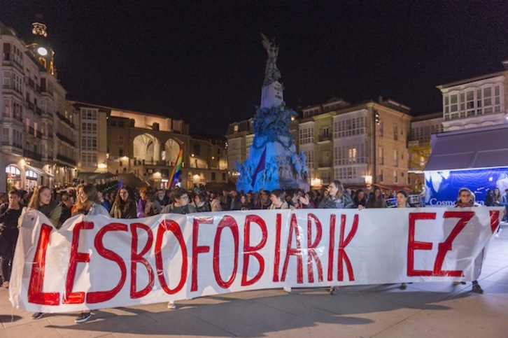 Manifestación en Gasteiz contra la agresión contra dos lesbianas. (Juanan RUIZ / ARGAZKI PRESS)