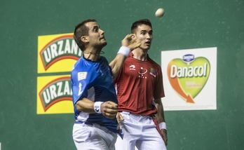 Bengoetxea y Urrutikoetxea ya se vieron las caras el año pasado en semifinales, también en el Labrit. (Jagoba MANTEROLA / ARGAZKI PRESS)