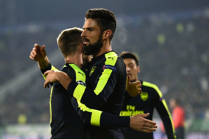 Olivier Giroud ha marcado uno de los goles del Arsenal. (Dimitar DILKOFF / AFP)