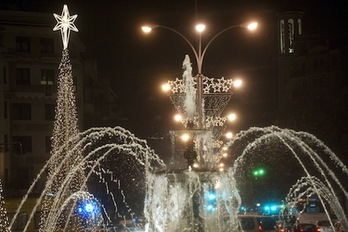 Iluminación navideña en Iruñea. (Jagoba MANTEROLA/ARGAZKI PRESS)