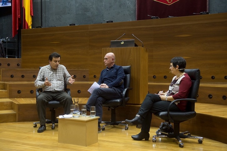 Iñaki García Arrizabalaga y Lourdes Zabalza, en la primera sesión del Foro. (Iñigo URIZ/ARGAZKI PRESS)