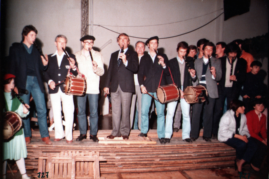 1981, Argentinako txistulariak oholtzan. 1981, Argentinako txistulariak oholtzan.