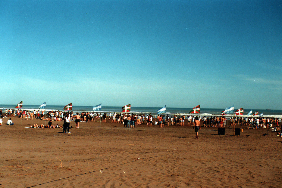 2000. Duten hondartza handia ere baliatzen dute euskal asteko ekimenentzat. 2000. Duten hondartza handia ere baliatzen dute euskal asteko ekimenentzat.