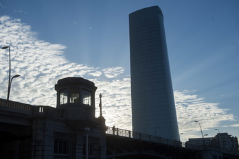 Iberdrola dorrea. (Luis JAUREGIALTZO / ARGAZKI PRESS)