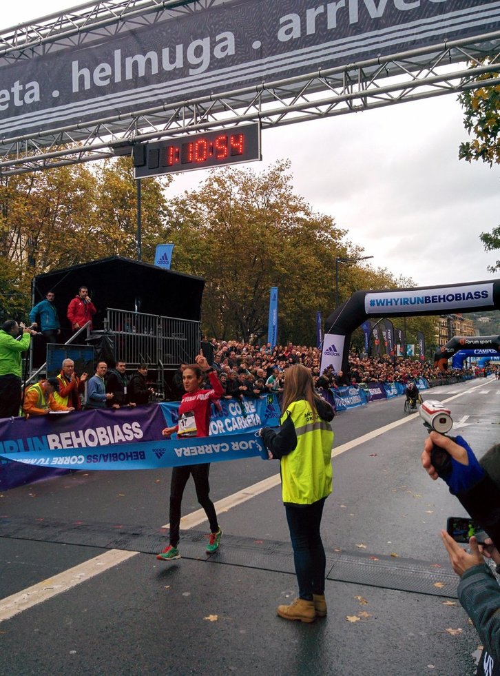 Aroa Merino, helmuga gurutzatu duen lehenengo emakumea. (@BSS_fortuna)