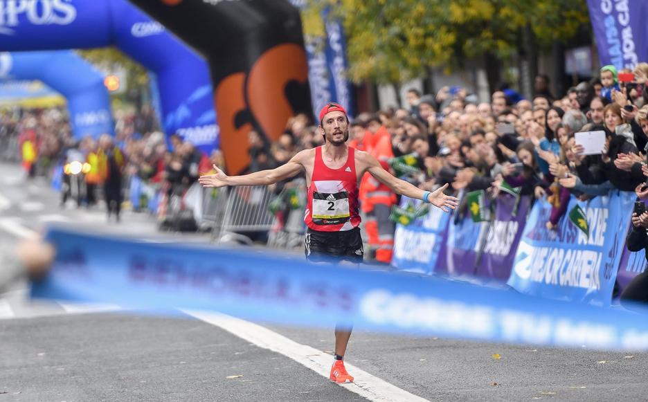 Carles Castillejo, helmugan sartzen. (Juan Carlos RUIZ/ARGAZKI PRESS)