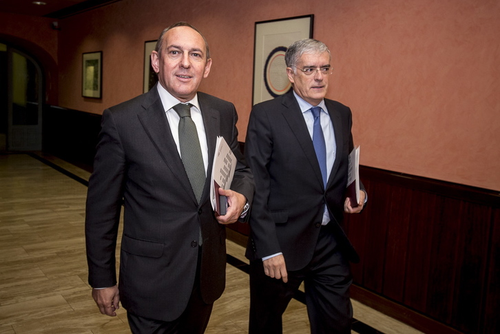 González y Cimiano en el Palacio Foral de Gasteiz. (Jaizki FONTANEDA/ARGAZKI PRESS)