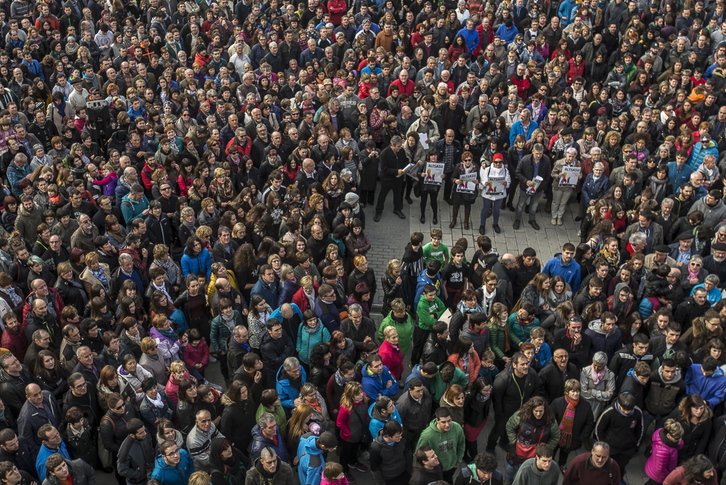Imagen de la multitudinaria rueda de prensa en Altsasu. (Jaizki FONTANEDA/ARGAZKI PRESS)
