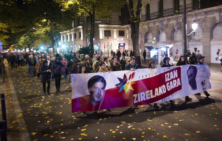 Una manifestación ha recorrido Bilbo en recuerdo de Josu Muguruza y Santi Brouard. (Marisol RAMÍREZ/ARGAZKI PRESS)