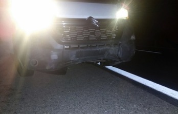 Así quedo la furgoneta de Mirentxin tras el accidente. (NAIZ.EUS)